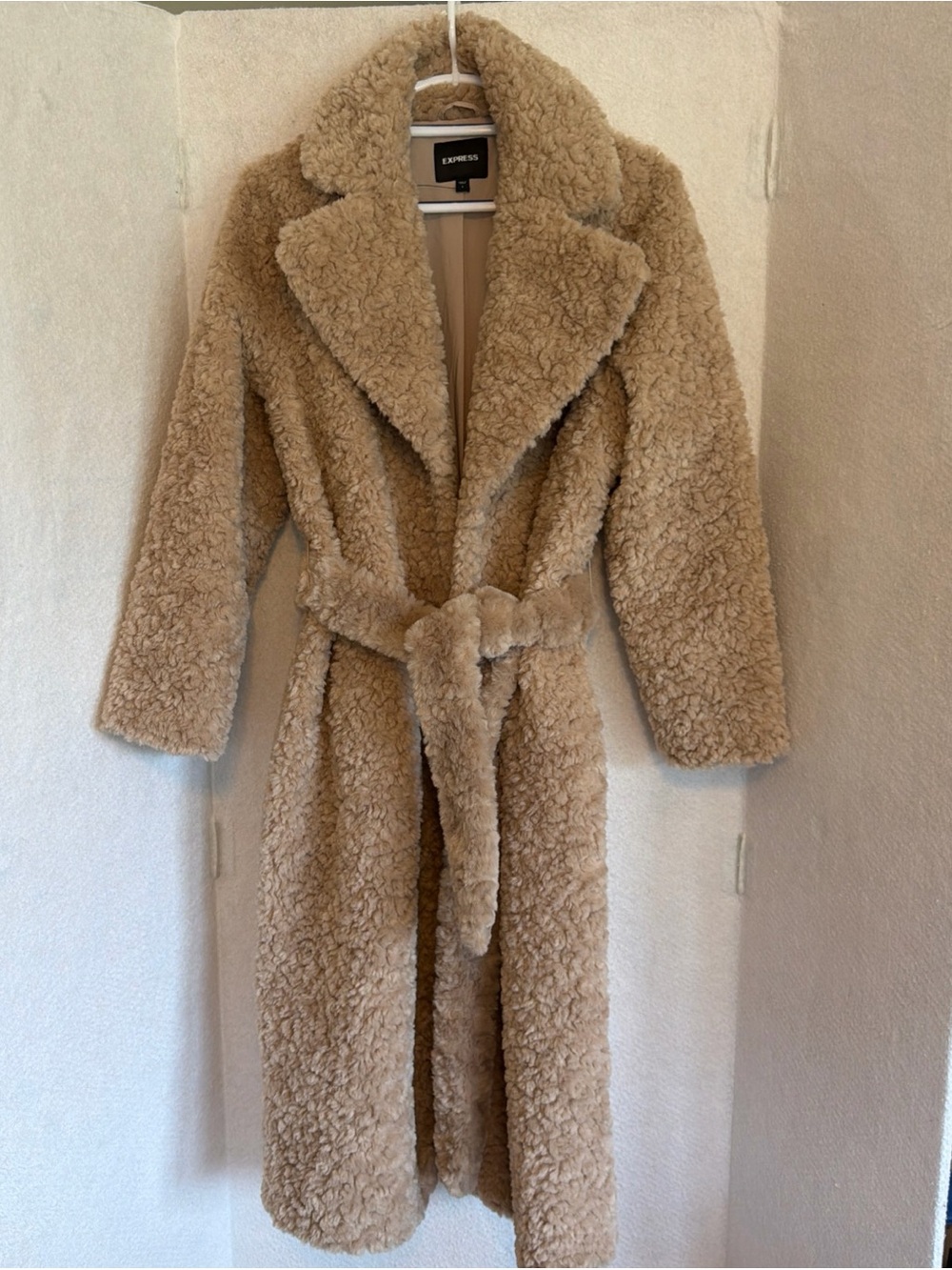 Women's Express Faux Fur Trench Coat Belted Size Small Beige MSRP $290 EUC